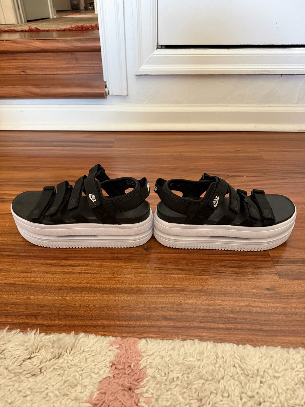 Nike Icon Classic Platform Sandal - Picture 5 of 8